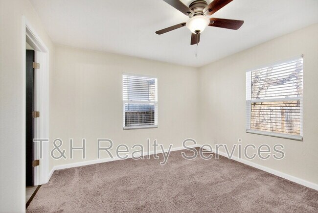 Building Photo - 1831 Olive St