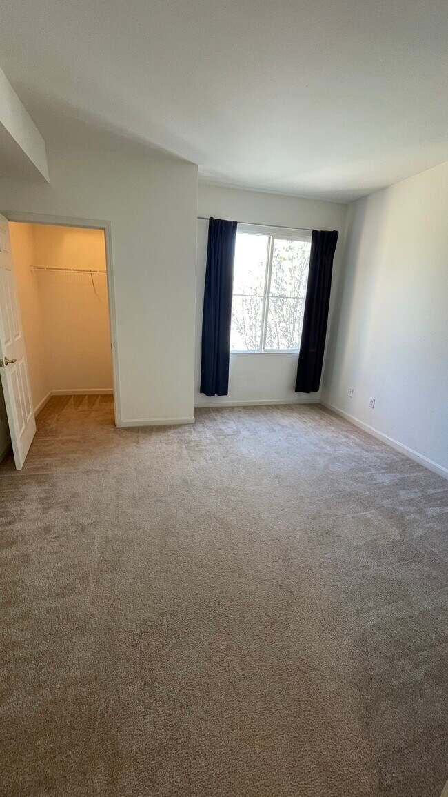 Building Photo - 2255 Showers Dr