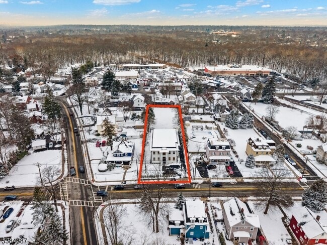 Building Photo - 472 High St