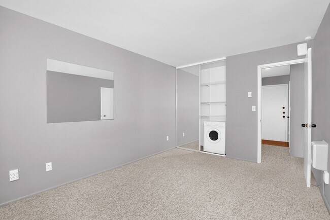 Building Photo - Bellevue Square 1 Bedroom Condo