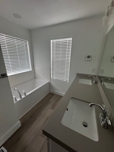 Building Photo - 188 1700 W