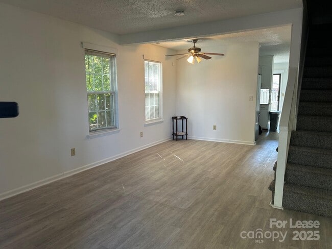 Building Photo - 10702 Blue Heron Dr