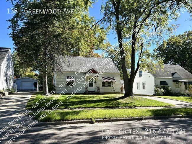 Primary Photo - 1381 Greenwood Ave