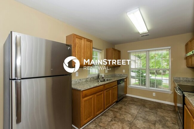 Building Photo - 3 Bedroom Pet-Friendly Home in Charlotte, NC with Main Street Renewal
