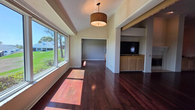 Building Photo - Golf Course Living in a Gated Harbor Hills Country Club – Lady Lake, FL