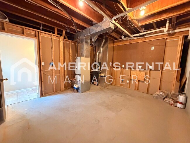 Building Photo - JUST LISTED - Spacious Five Bedroom Residence in Meadowbrook!