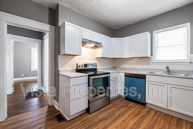 Building Photo - 835 S 38th St