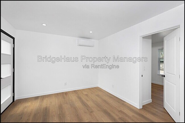 Building Photo - 4656 Santa Monica Ave