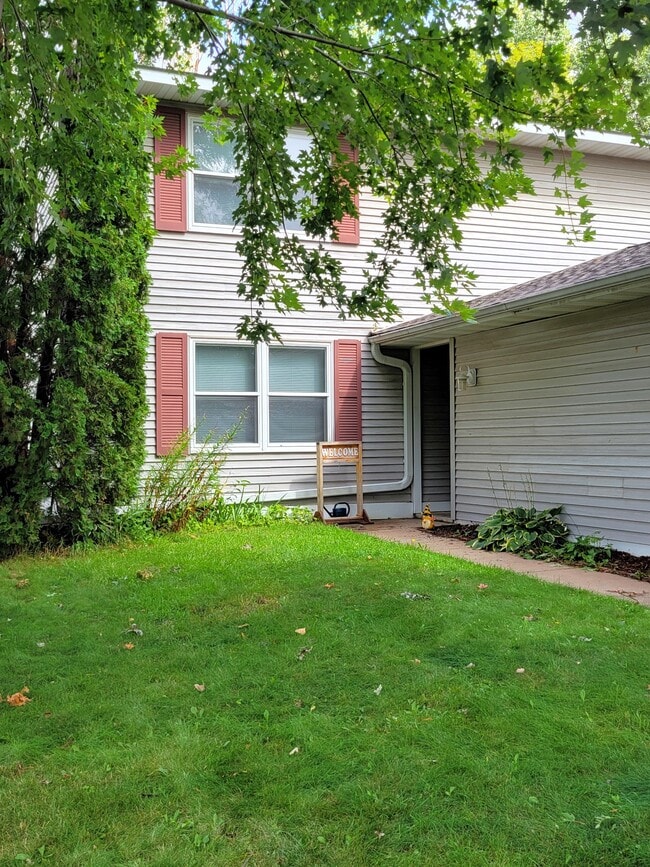 Building Photo - 2213 Namekagon St