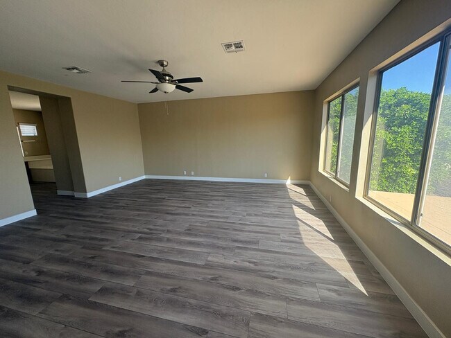 Building Photo - 2245 E Detroit St