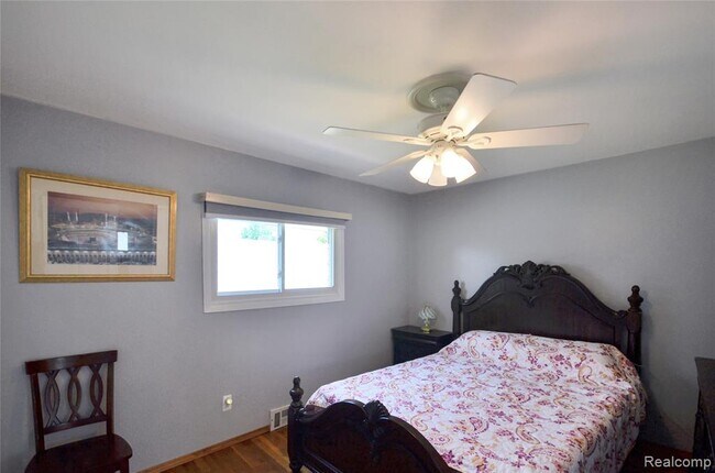 Building Photo - 37653 Longacre Dr