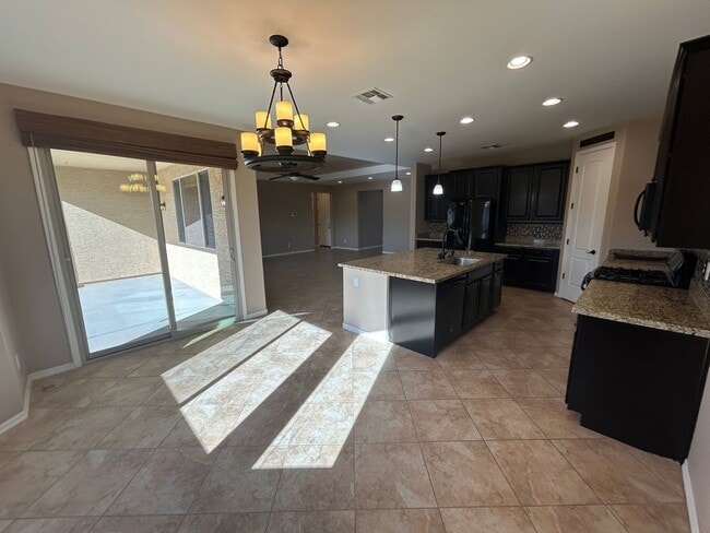 Building Photo - 18627 W North Ln