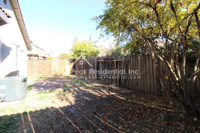 Building Photo - Updated 3bd/2ba Home near Cosumnes River College