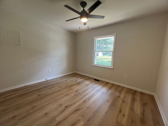 Building Photo - 1811 Battleground Dr