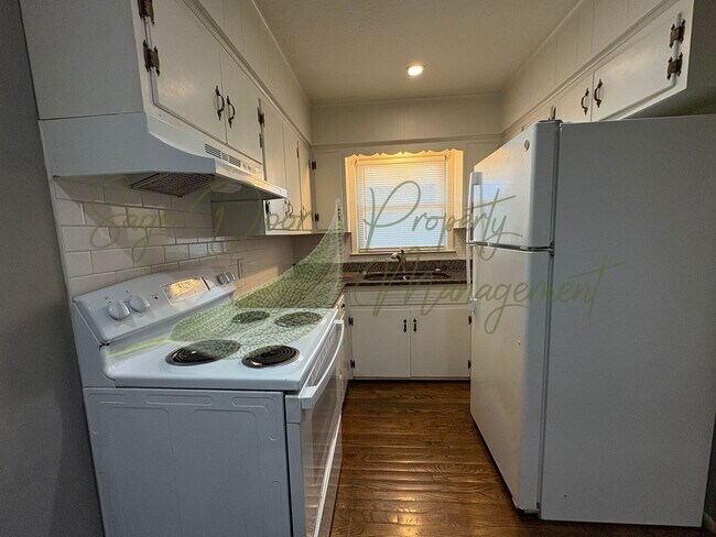 Building Photo - 3213-3215 Marsh Ave