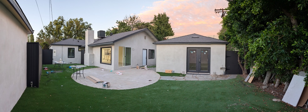 Building Photo - 18700 Collins St