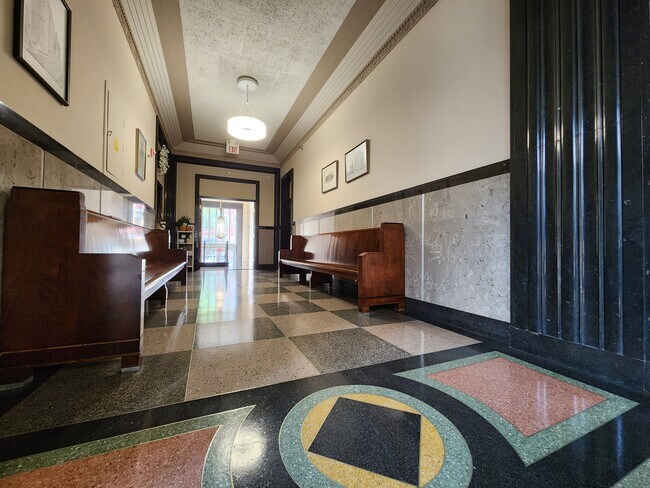 Building Photo - 224 1st Ave SW