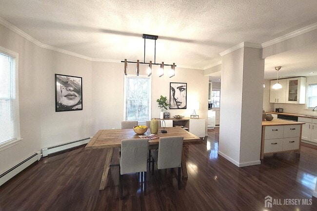 Building Photo - 425 W Broad St