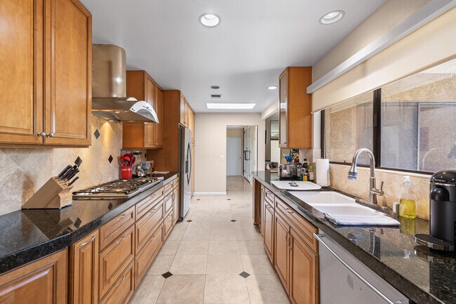 Building Photo - 70520 Gardenia Ct