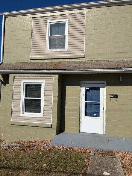 Primary Photo - 718 W Main St