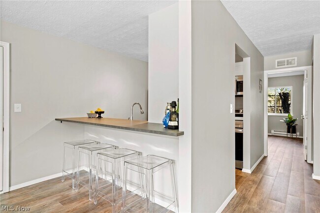 Building Photo - 10526 Clifton Blvd