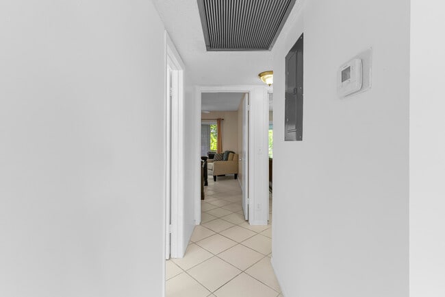 Building Photo - 3028 Harwood D
