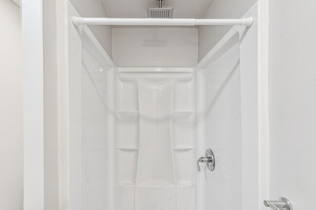 Building Photo - 2553 E Somerset St