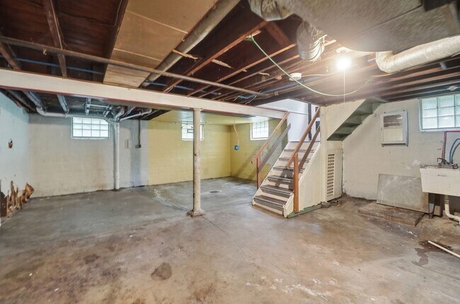 Building Photo - LEASING SPECIAL - sign a 13-month lease by 7/31/2026 and second month is free!