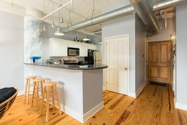 Building Photo - 104 Moody Ave