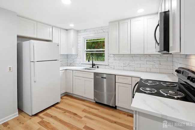 Building Photo - 174 Alcoa Ave