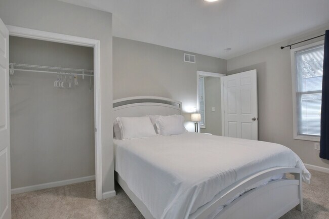 Building Photo - 137 E Tompkins St