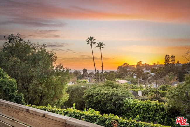 Building Photo - 547 Stassi Ln