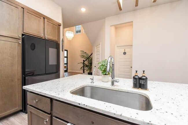 Building Photo - 6634 Albany Forest Ct