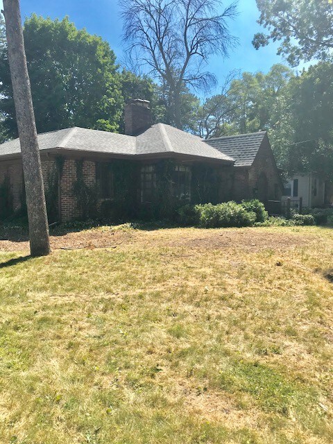 Building Photo - 228 W Nelson St