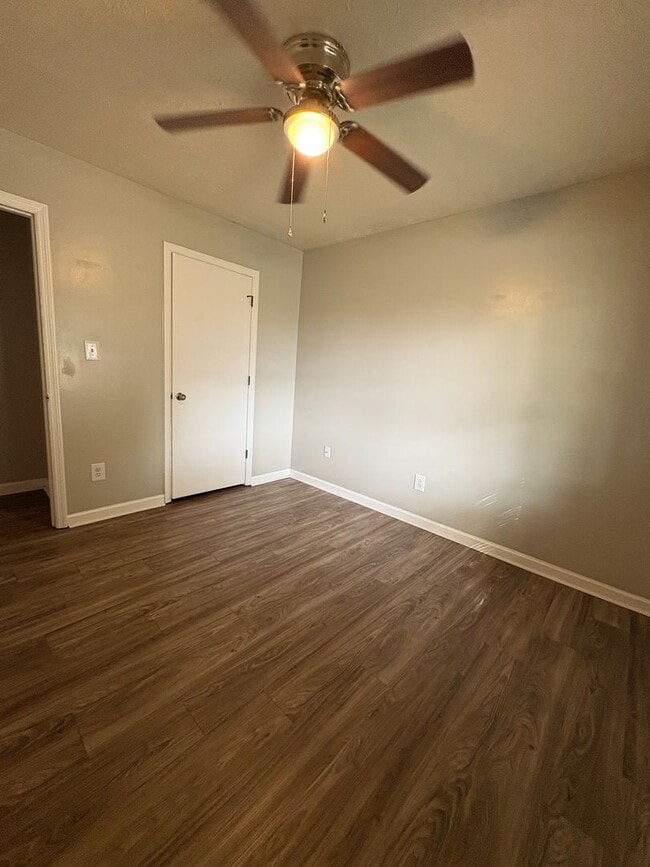 Building Photo - 2 Bed 1 Bath Single Family Home