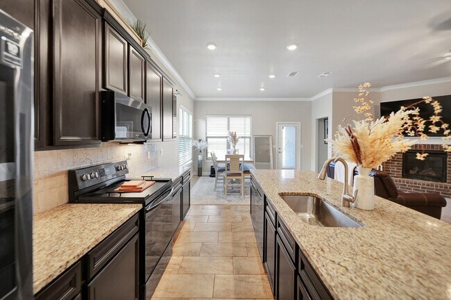 Building Photo - 1103 Masquerade Blvd
