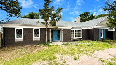 Building Photo - Stylish 3-Bedroom Remodel with Two Firepla...