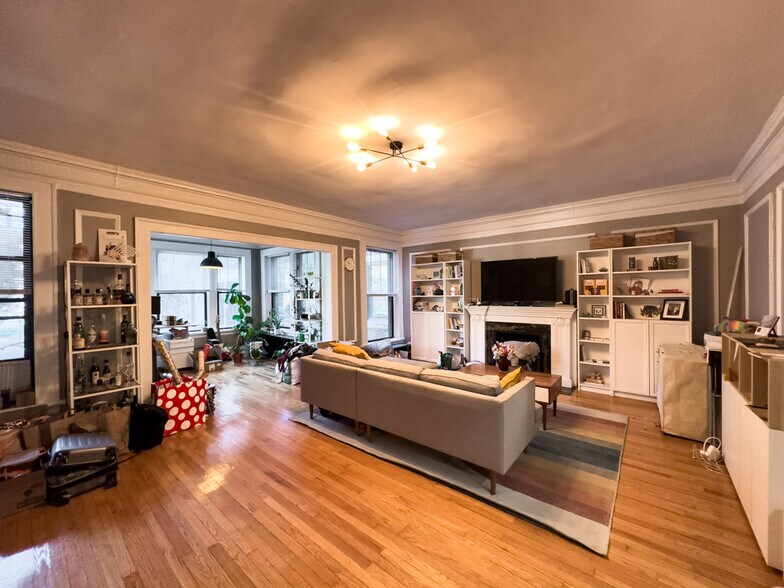 Building Photo - 441 W Melrose St