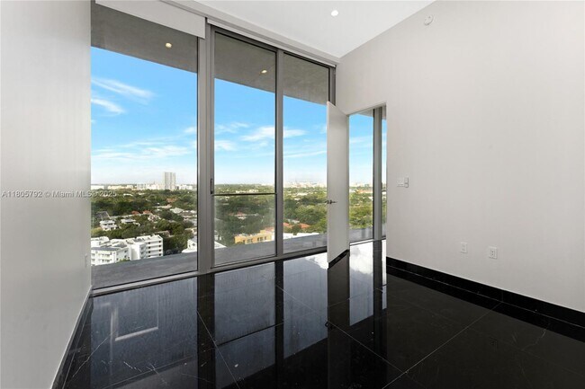 Building Photo - 2669 S Bayshore Dr