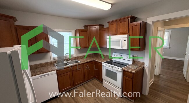 Building Photo - Charming 2-Bedroom Home