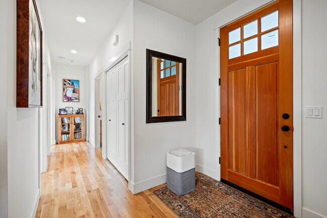 Building Photo - 530 Sunridge Ln