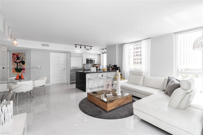 Primary Photo - 2 br, 2 bath Condo - 500 Brickell Ave Apt 301