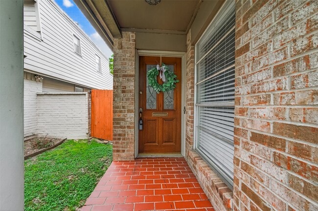 Building Photo - 4404 Basswood Ln