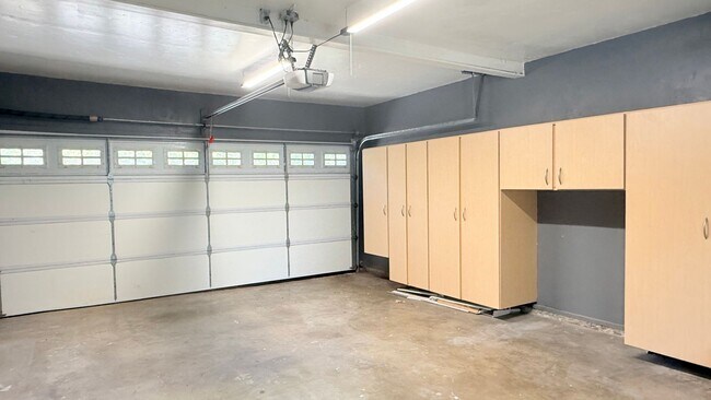 Building Photo - 1771 Lynwood Dr