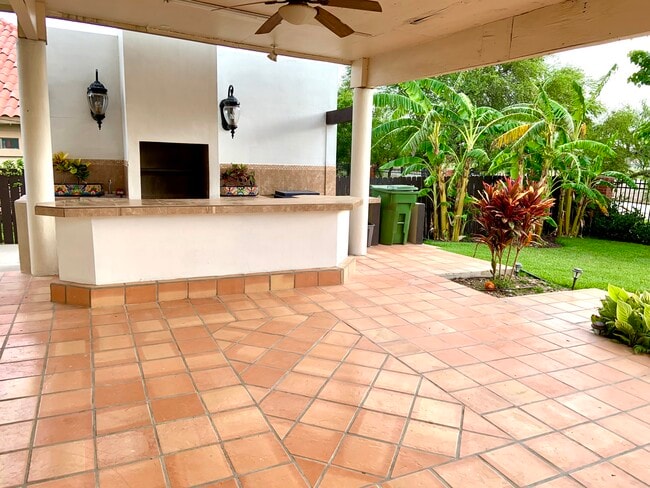 Chimney/ BBQ and Bar - 2602 Deer Trl