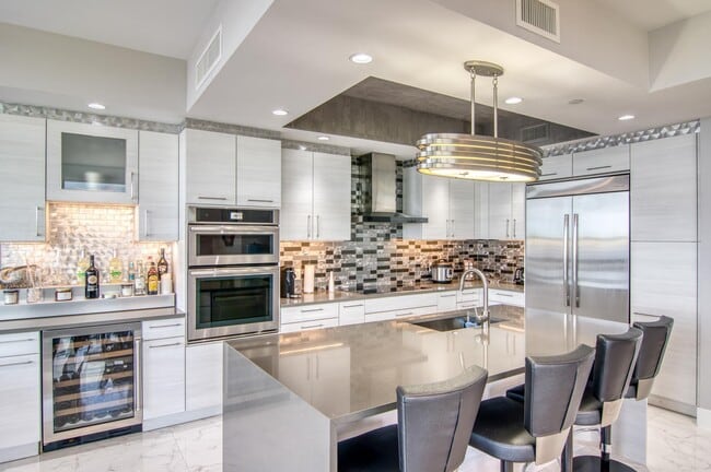 Building Photo - 1 Water Clb Wy