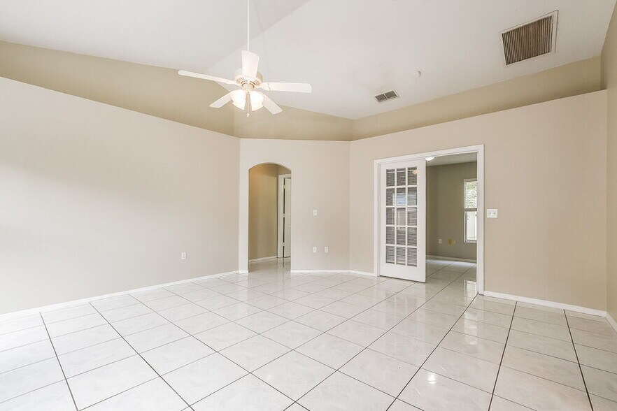 Building Photo - 467 Briar Bay Cir