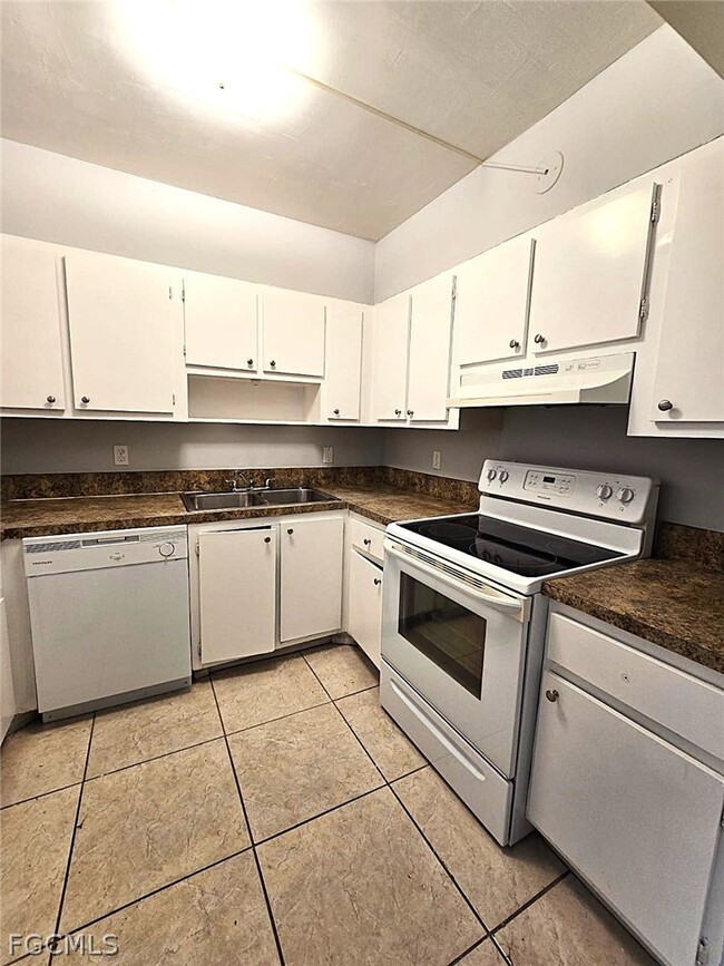 Building Photo - 1830 Maravilla Ave