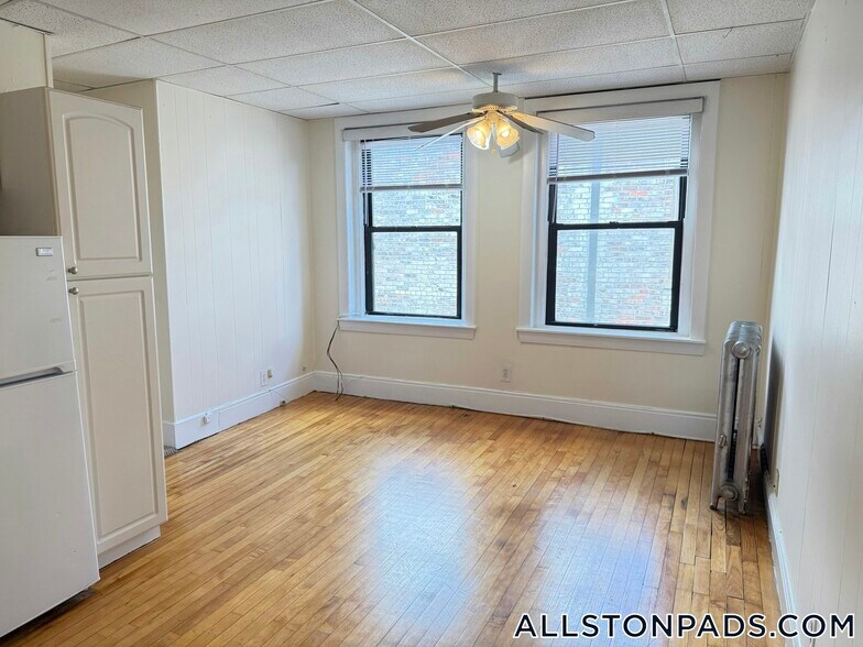 Building Photo - 437 Cambridge St