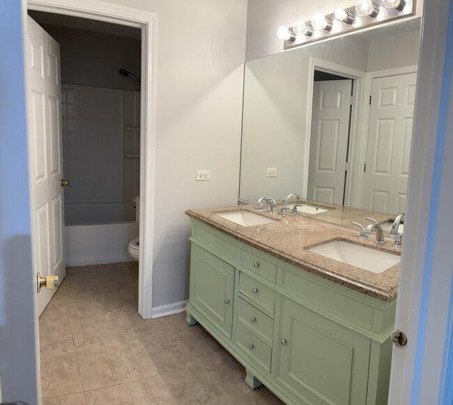 Building Photo - 3381 Kentshire Cir